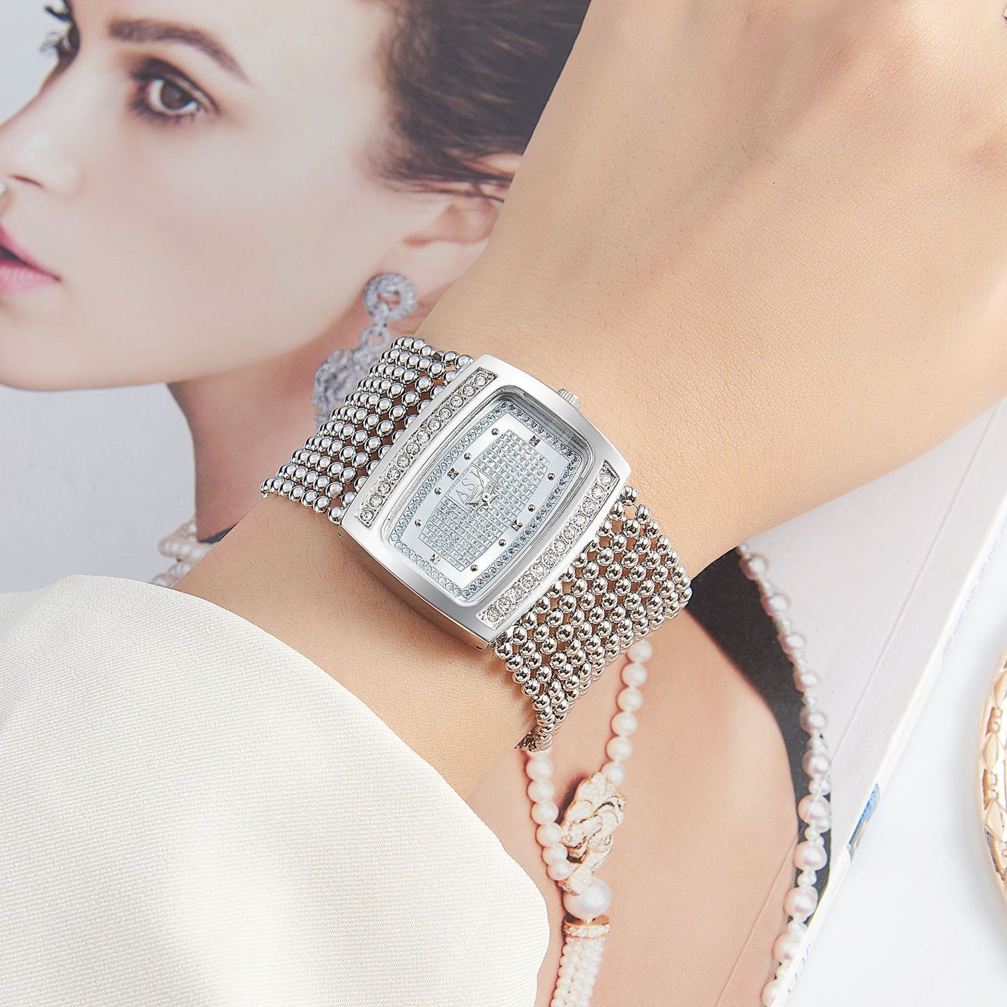 Middle East Luxury Women's Watch Atmospheric Diamond